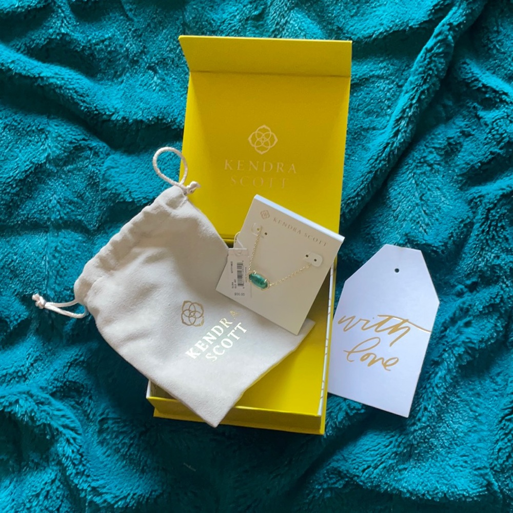 Kendra Scott necklace